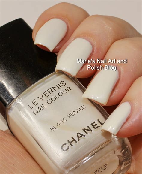 chanel nail polish le vernis blanc petale